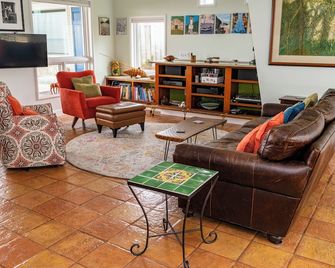 Chesapeake Bay Waterfront Artectural Home - Stevensville - Living room