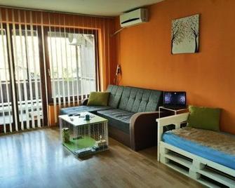 Hostel Podgorica - Podgorica - Living room