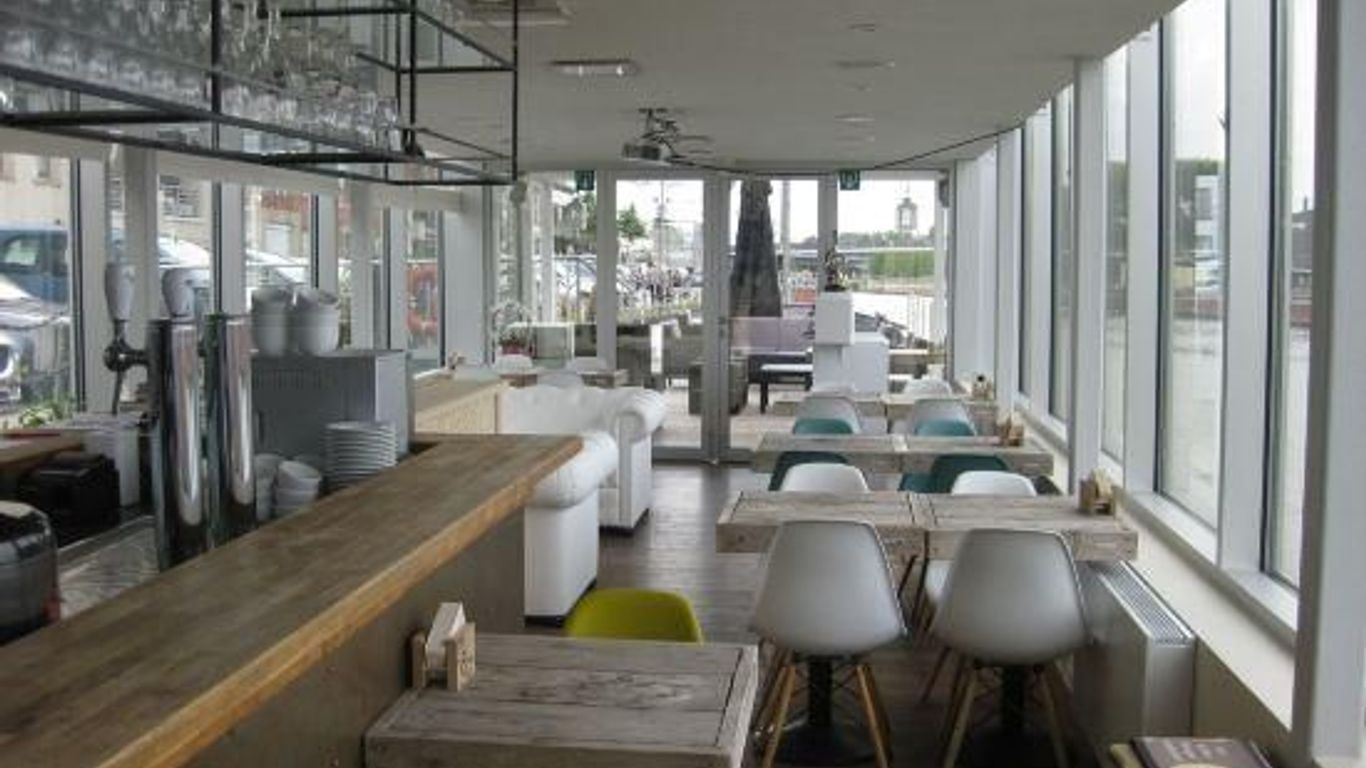 Hotel Restaurant Brasserie Feestzaal Ahoi, Kortrijk