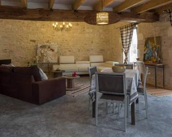 Chalet charmant à Saint-Ciers-sur-Gironde avec jardin accueillant - Saint-Ciers-sur-Gironde - Salon