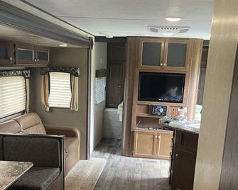 Spacious Rv In Heber Springs, Ar - Heber Springs - Wohnzimmer