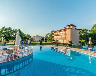 Sintrivanis Resort Beach - Paralia Skotinas - Piscina