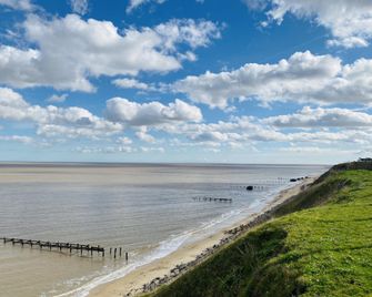 The Harbour Post at Waterside Park - Corton - Strand