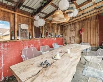 1 Bedroom Amazing Apartment In Svaneke - Svaneke - Bar