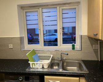 Entire house with parking - מנצ'סטר - מטבח