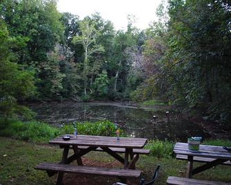 Inn on Poplar Hill - Orange - Patio