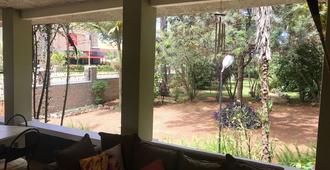 Gately Inn Entebbe - Entebbe - Patio