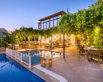 Thalassies Nouveau - Limenaria - Basen