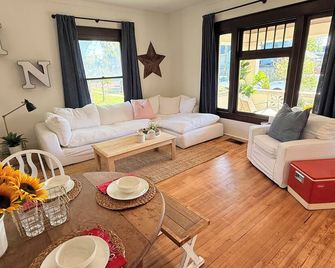 The Howdy Inn-Rustic Charm and Modern Comfort - Franklin - Sala de estar