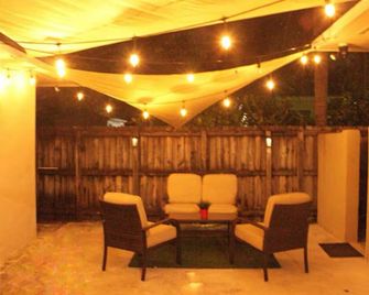 The Vice City Suite - Private stay with Free Parking in the Heart of Miami - Miami - Patio
