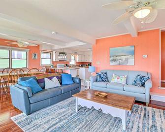 6129 Lady Jane Semi-Oceanfront Hot Tub - Nags Head - Living room