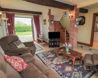The Stables, Pet Friendly, With A Garden in Hazelbury Bryan - Sturminster Newton - Вітальня