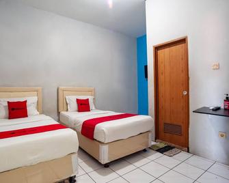 RedDoorz near Margonda Raya - Depok - Ložnice