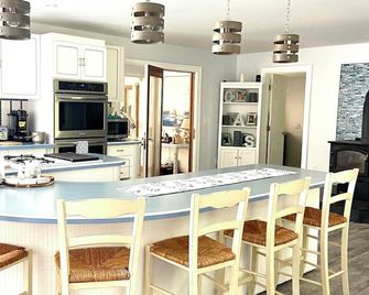 ★ ★ ★ ★ ★ Fabulous Shore Road close to beaches highly sort after area - Westerly - Essbereich