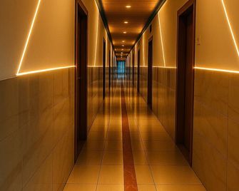 Hotel Sai Samrat Inn - Panvel - Pasillo