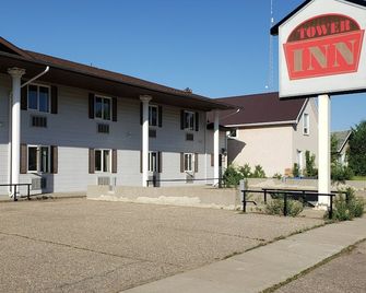Tower Inn - Estevan - Budova