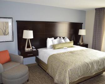 Equipped King Suite near the WKU campus | Free Daily Breakfast + Gym Access - Bowling Green - Bedroom