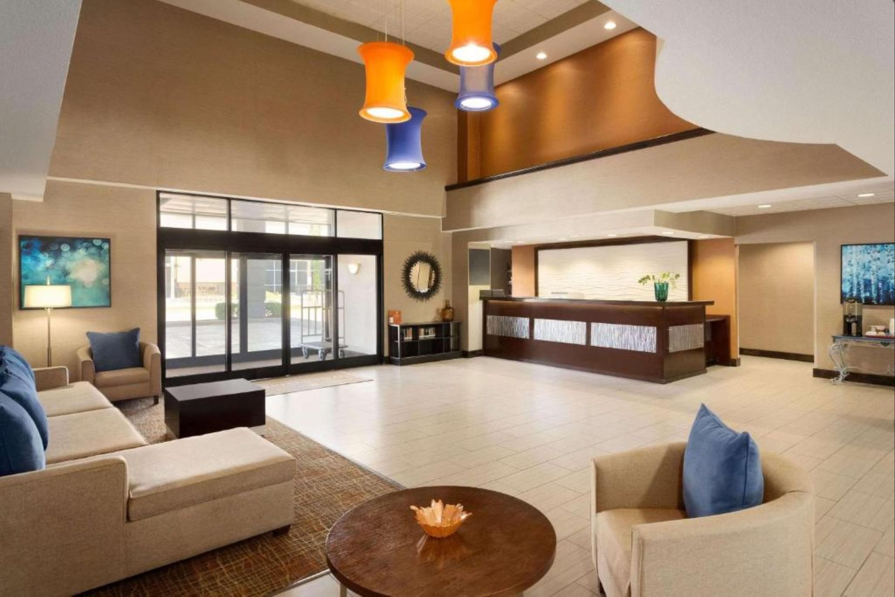 Townhome Inn & Suites by IHG - Cordova - Building