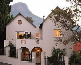 Four Rosmead Boutique Guesthouse - קייפ טאון - בניין