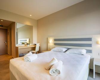 Cnic Gemini Hotel - Messonghi