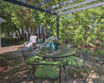 Day Trips to Boyne Mtn! Northwest Michigan Duplex - Charlevoix - Патіо