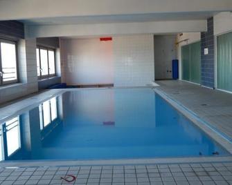 Studio-Apartment, zentral gelegen - Cologne - Bể bơi