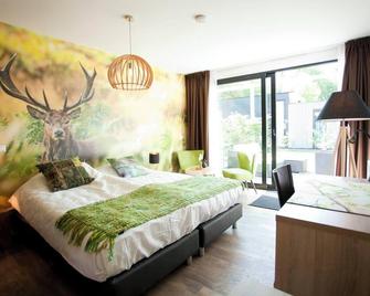 Studio with living/bedroom and 2 single beds - Arnheim