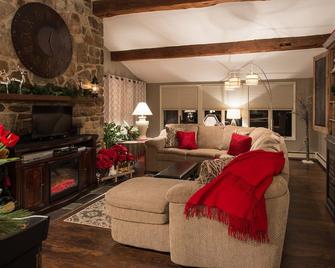 The Chateau Below Located At The Bottom Of Ski Liberty Mnt & Carroll Valley Golf - Fairfield - Living room