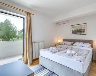 Apartments Dado - Parenzo - Camera da letto