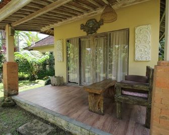 Capital O 94012 Dewa Jati House - Payangan - Innenhof