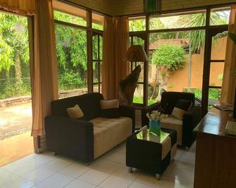 Nieuw - Bali Sea Breeze Cottage 'Ketut' - Tejakula - Sala de estar