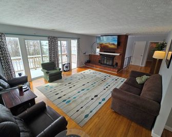 Spacious 5-bedroom Lake House in Kingston TN - Kingston - Living room