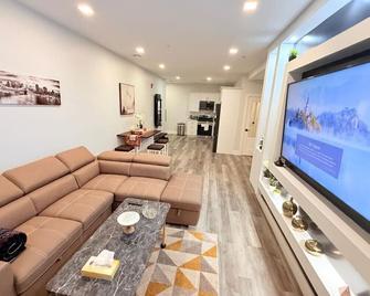 The Luxury Suite - 1BR Perfect for Long Stays - Paterson - Sala de estar