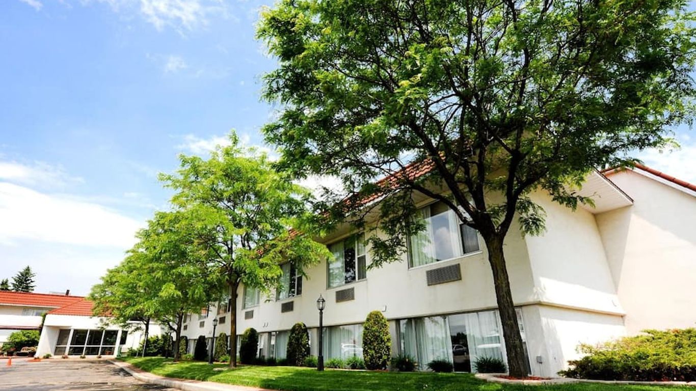 أدامز إيربورت إن