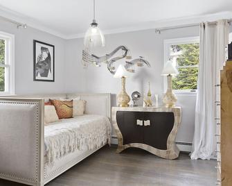 On The Bay! - Center Moriches - Living room