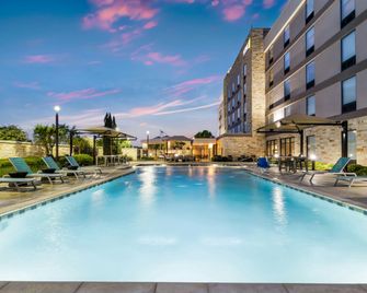 Home2 Suites By Hilton Dallas Addison - Addison - Piscina