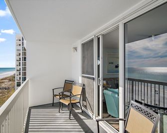 Pelican Beach Resort By Colasan - דסטין - מרפסת