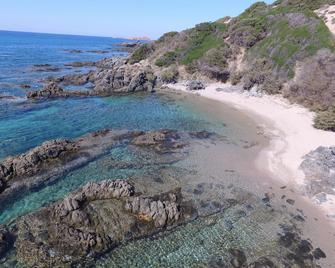 e) 10E B&B - One Bedroom Bed and Breakfast, Sleeps 2 - Badesi - Spiaggia
