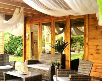 The Room Of Secrets -N°1/3- Option Relaxation Area Private Spa And Massage - Boucau - Innenhof