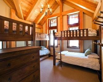 Kirkwood Luxury Palisades Home between Chair 6 & 7. - Kirkwood - Habitación