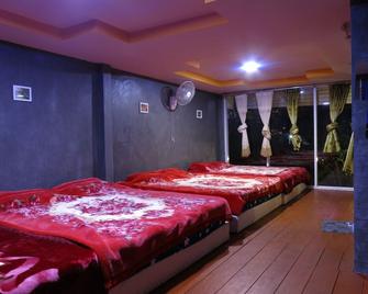 Baanchomdow Phutubberk - Lom Sak - Habitación