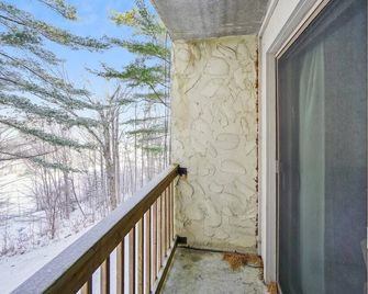 3-Bedroom Condo Ski-In, Shuttle, and Cozy Fireplace Whiffletree I3 - Killington - Balcón