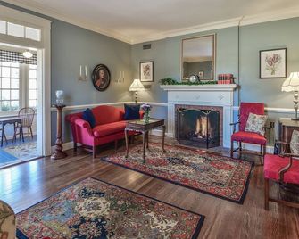 Cedars of Williamsburg Bed & Breakfast - Williamsburg - Olohuone