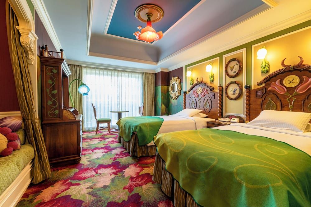 Tokyo Disneyland (R) Hotel C$ 547 (C̶$̶ ̶9̶9̶1̶). Urayasu Hotel