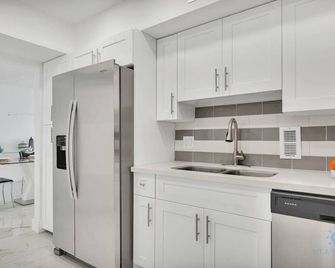 Special Offer - Balcony - Beachfront Condo - Gym - Hollywood - Kök