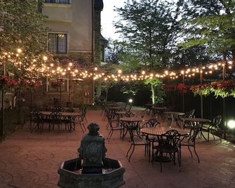 Chateau Avalon - Kansas City - Binnenhof