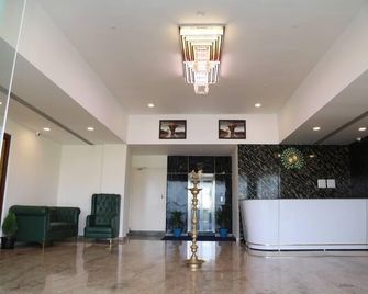 로얄 촬라 - 오라가담 - 로비