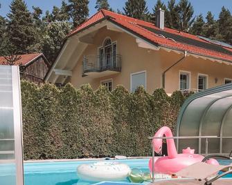 Panorama-Residenz, mit Pool - Bad Kötzting - Pool
