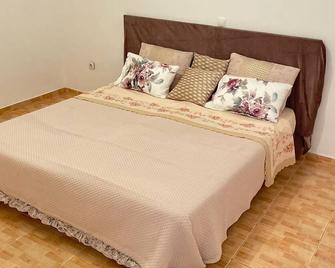 Bedroom Next Airport - Espargos - Chambre