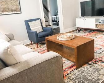 Downtown Historic Oakwood 4 Bedroom Duplex - Raleigh - Soggiorno
